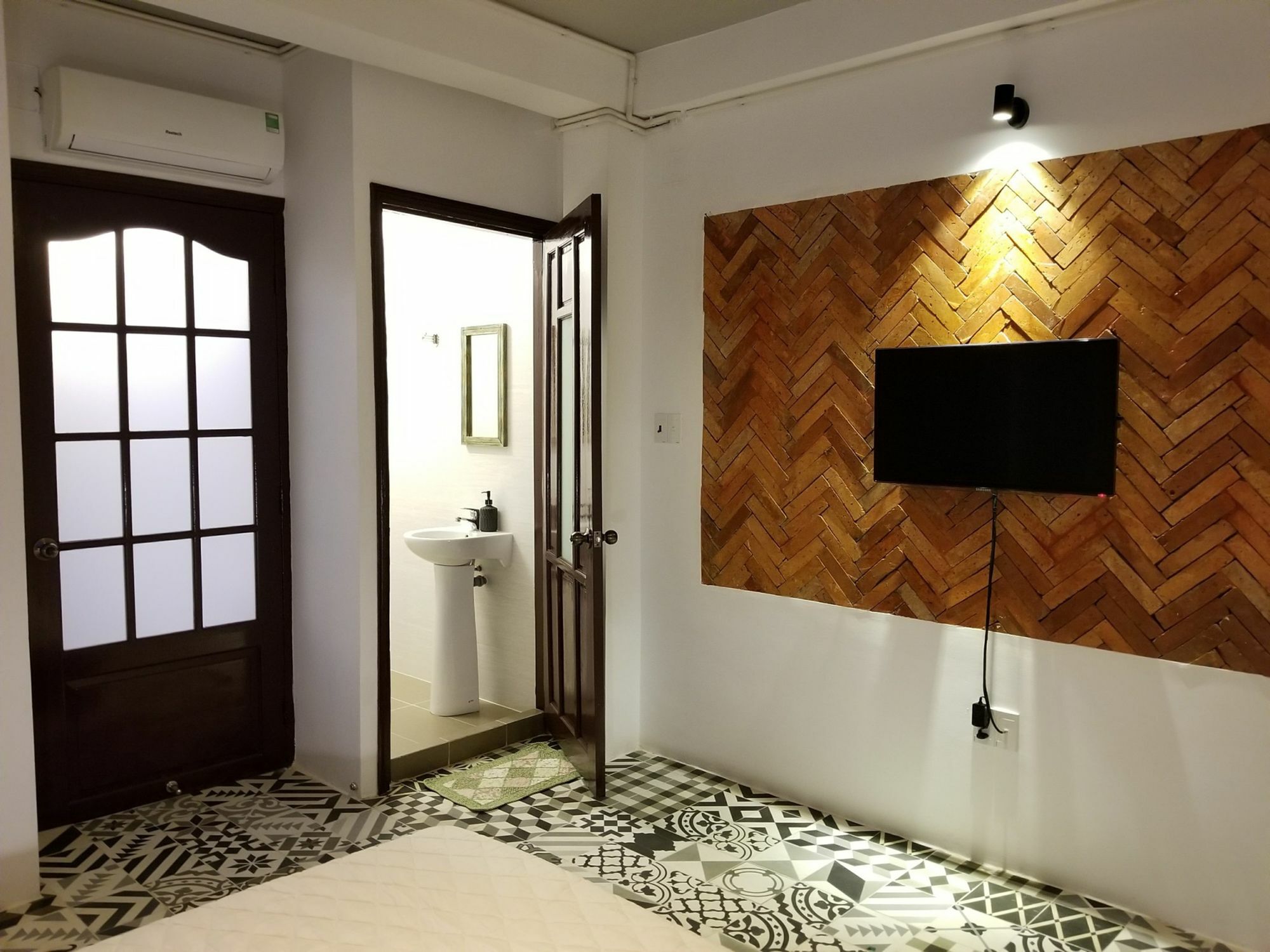 Timemark Travel Homestay & Hostel Ho Chi Minh City Exterior photo